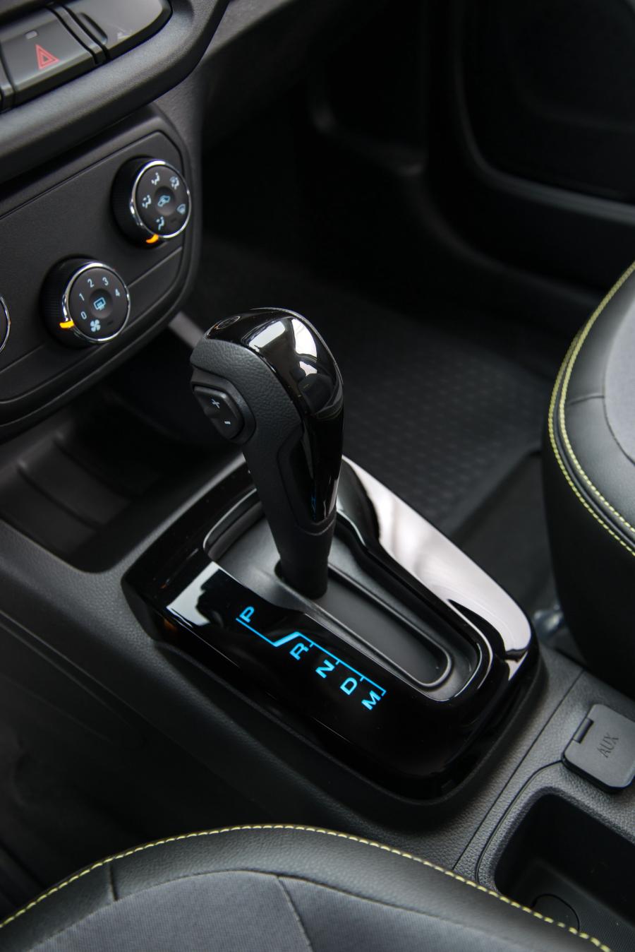 Детали интерьера Chevrolet Spin Activ 2018 года  (фото 12 из 14)